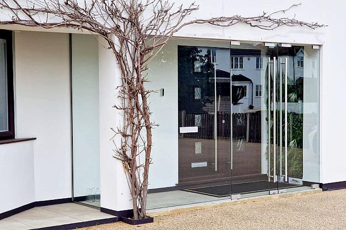 Modern Frameless Glass Porch Entrance Solutions For Homes