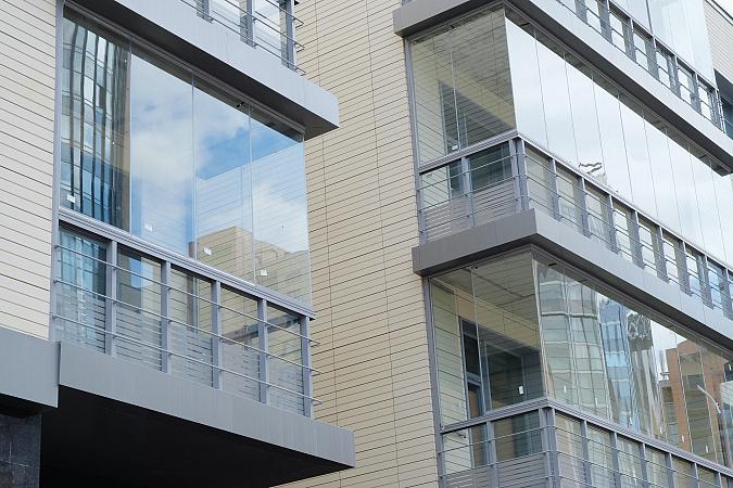 Durable Frameless Glass Balcony Designs For Outdoor Spaces